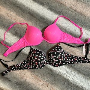 Two VS PINK Everywhere Push Up Bras 💗